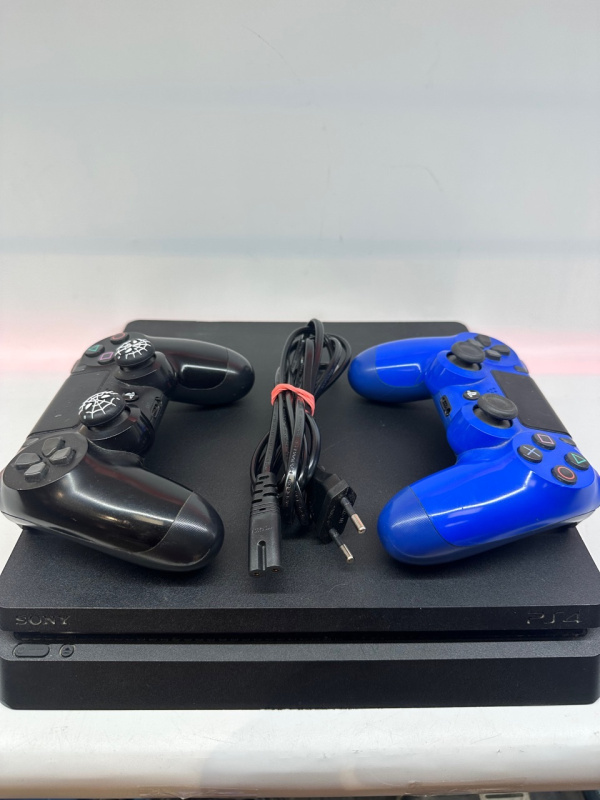 Игровая приставка PlayStation 4