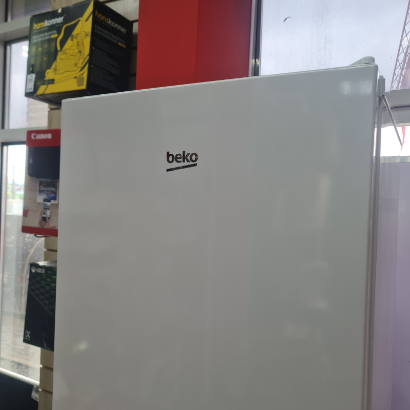 Холодильник Beko RCSK 340M21 W